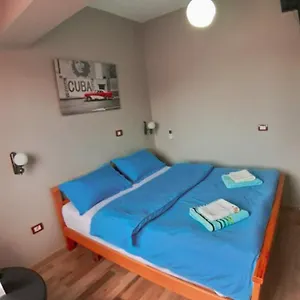 elisabet-tirana.hotels-in-tirana.com/